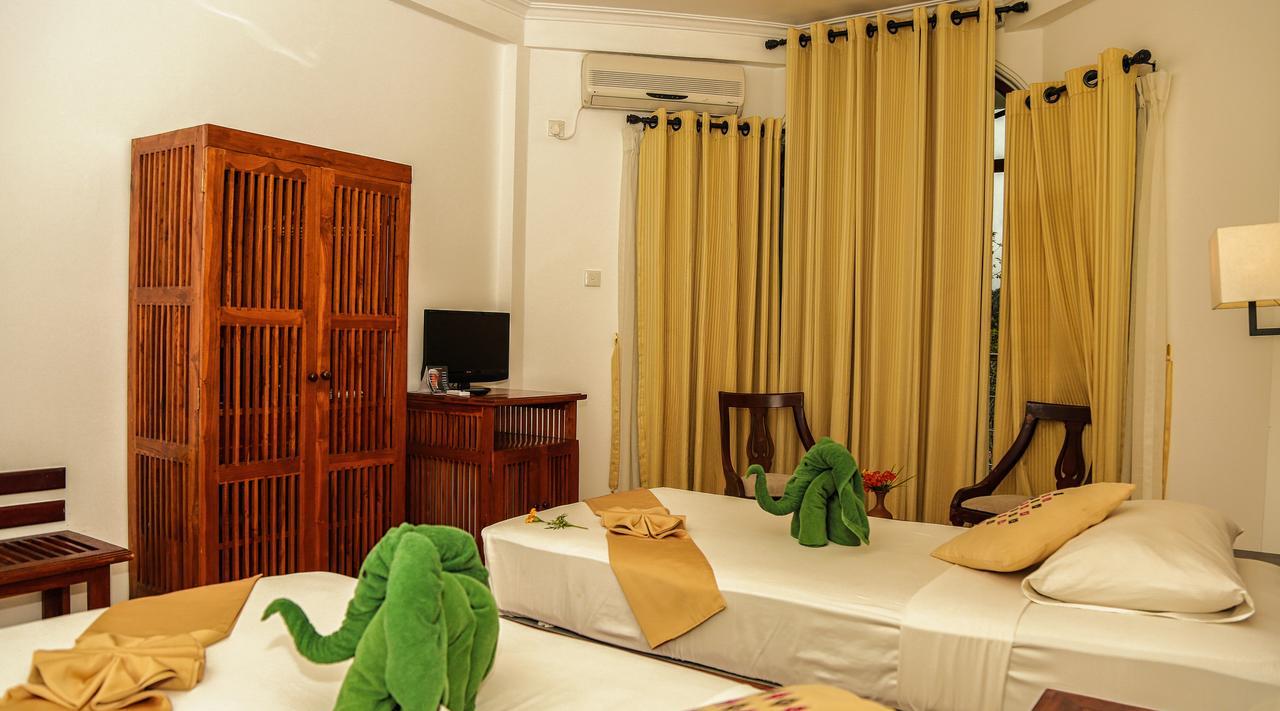 Senani Hotel Kandy Exterior photo