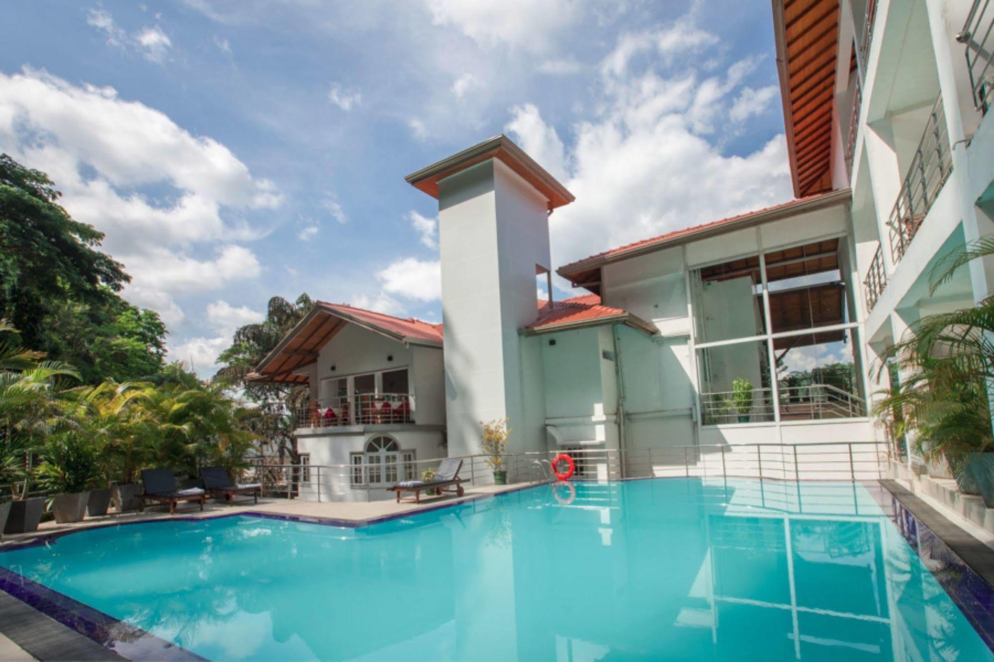 Senani Hotel Kandy Exterior photo