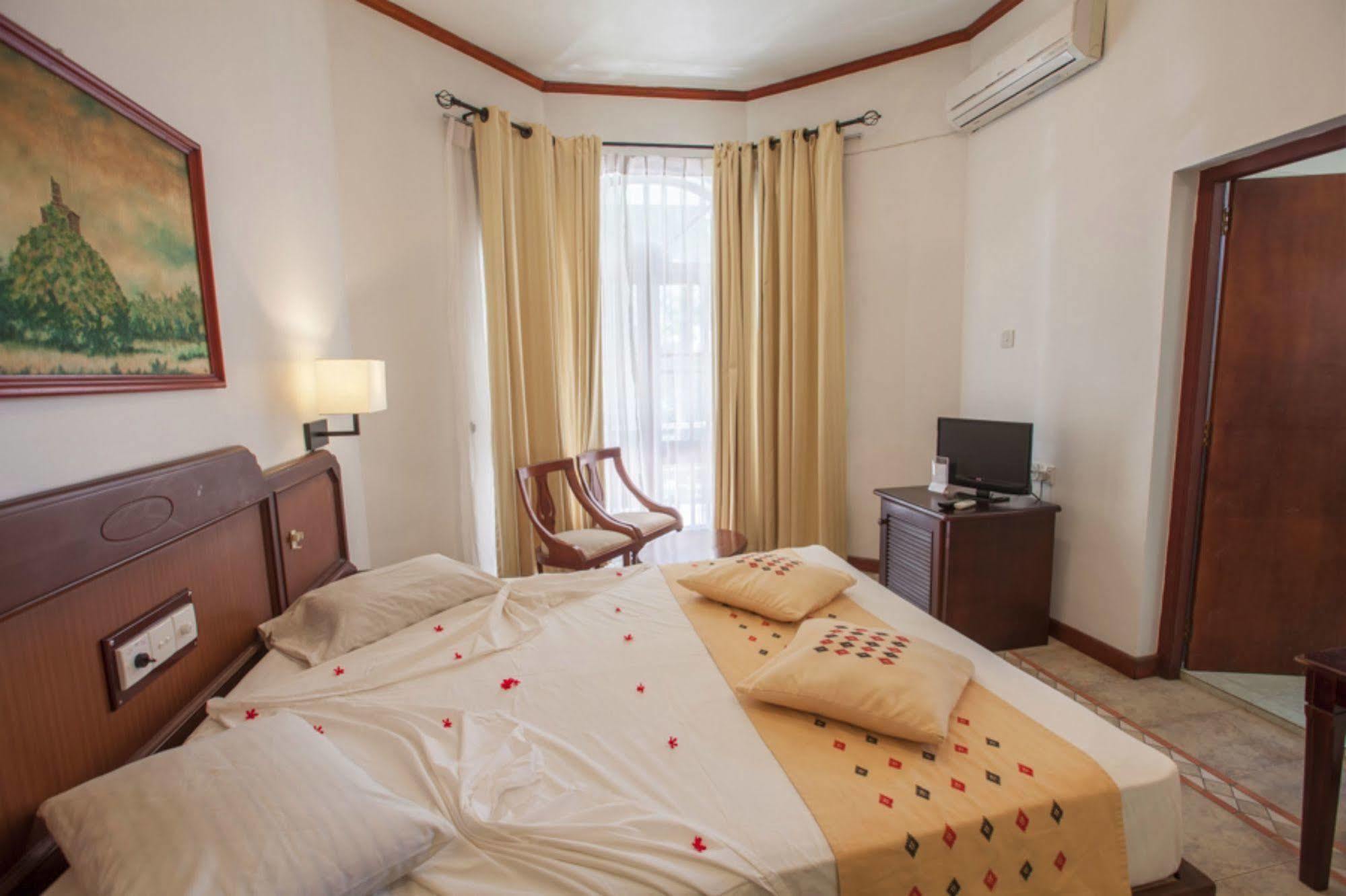 Senani Hotel Kandy Exterior photo