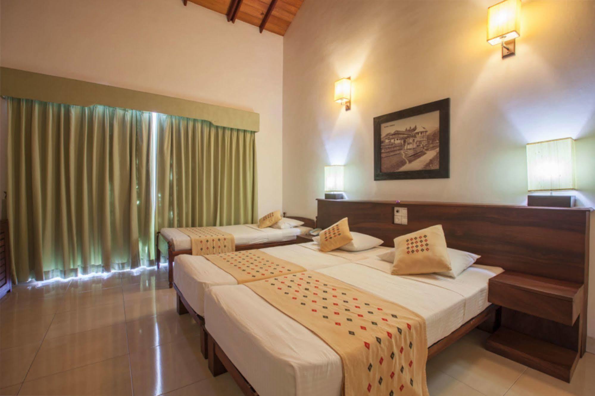 Senani Hotel Kandy Exterior photo