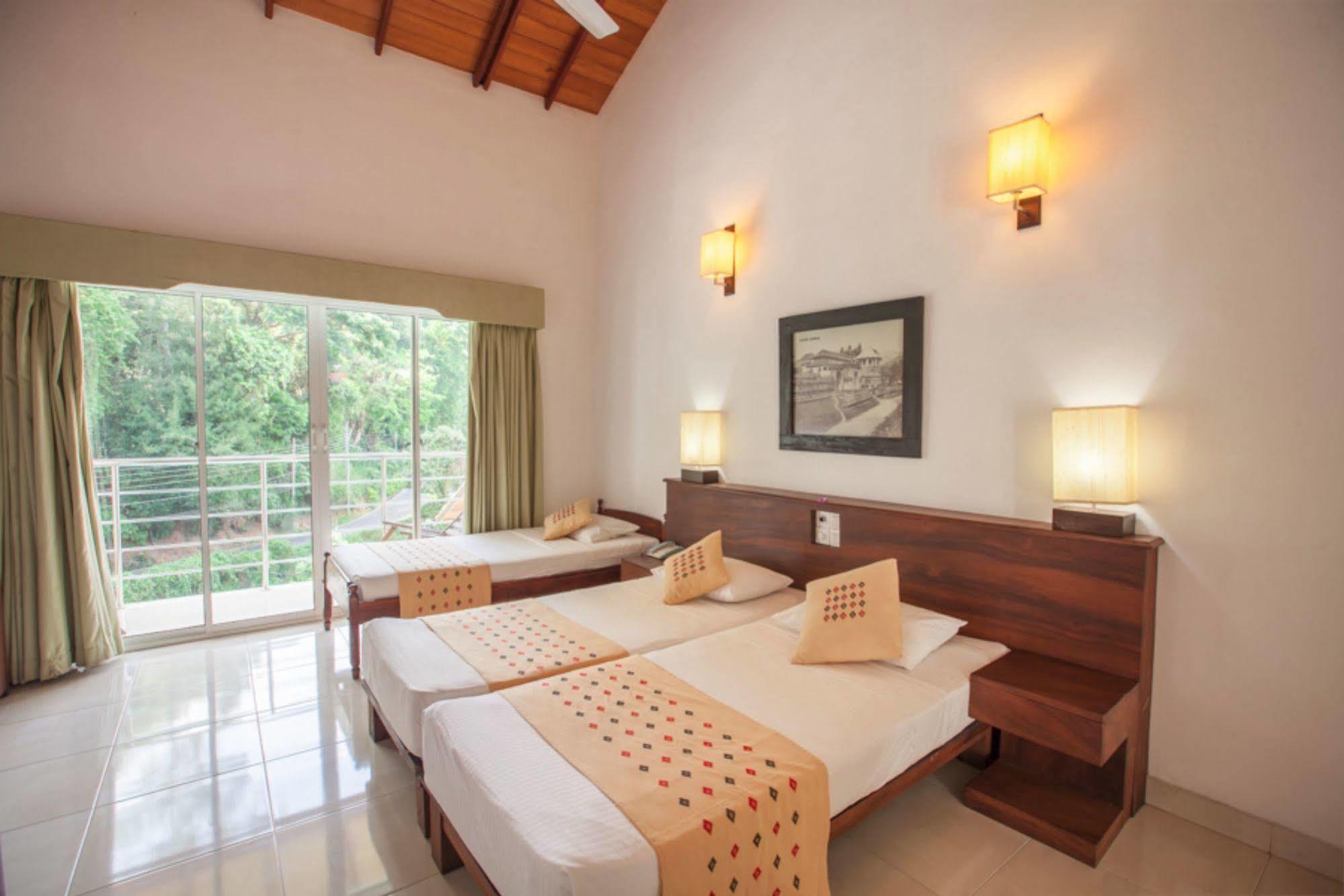 Senani Hotel Kandy Exterior photo