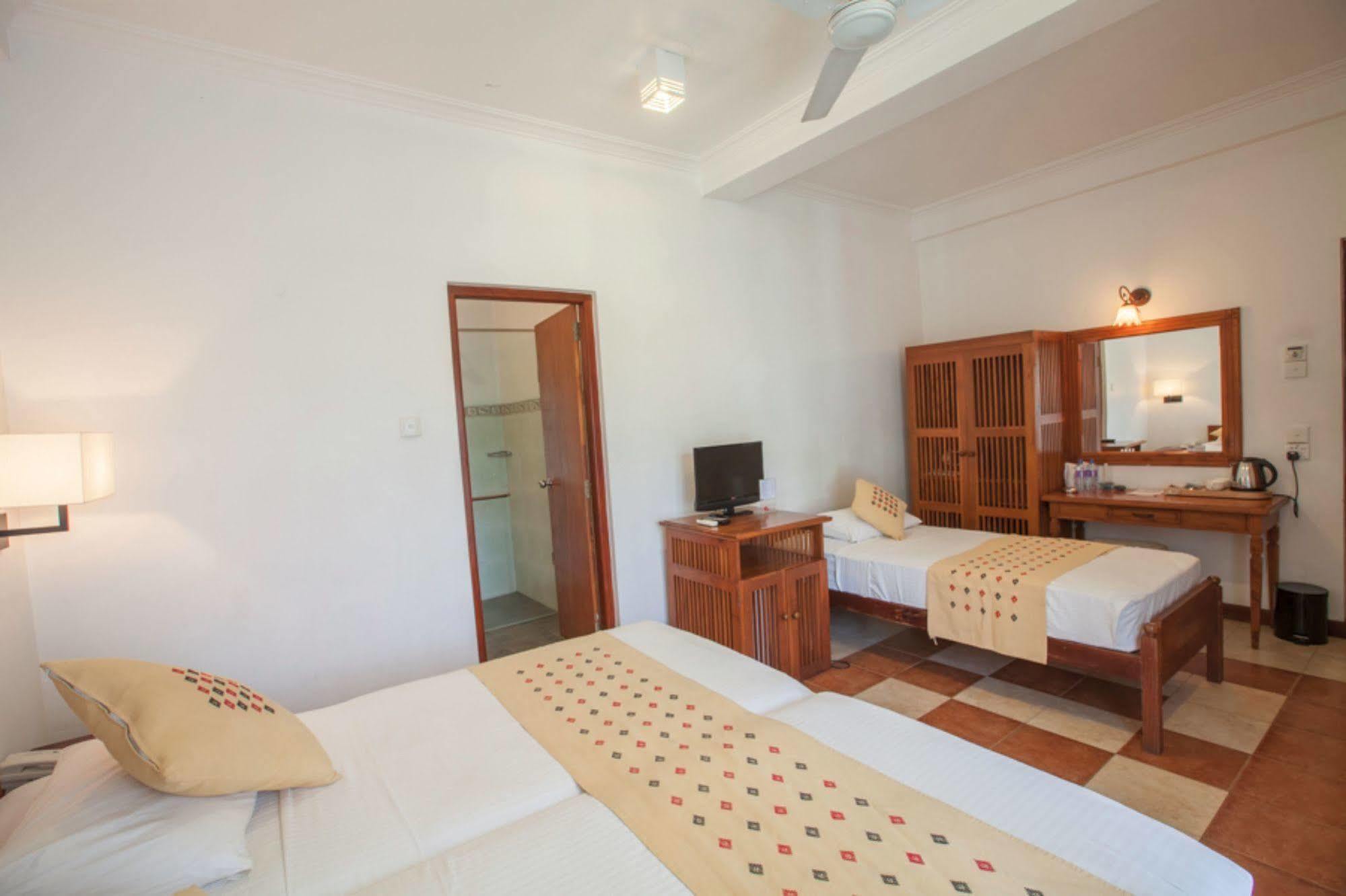 Senani Hotel Kandy Exterior photo