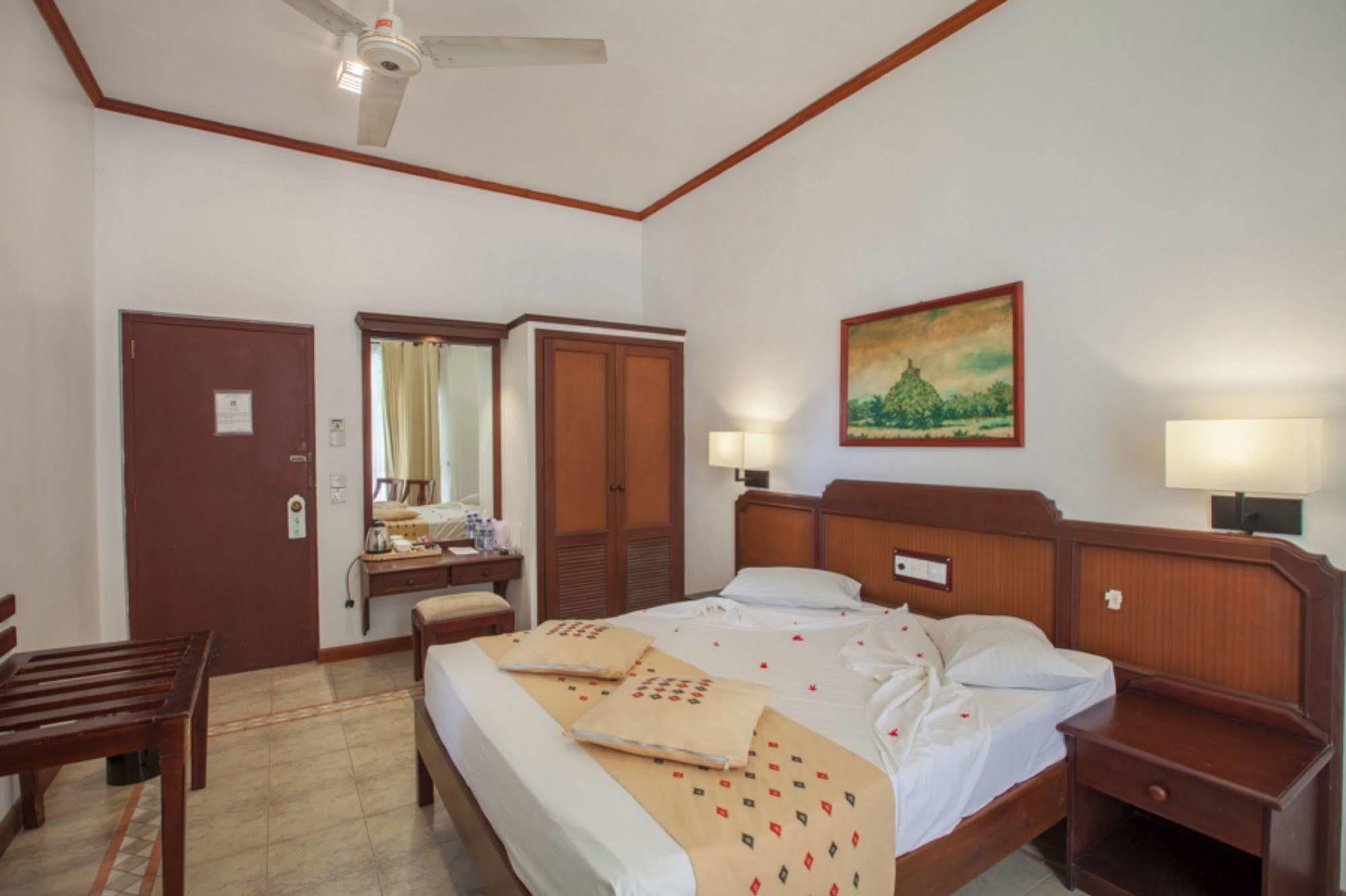 Senani Hotel Kandy Exterior photo