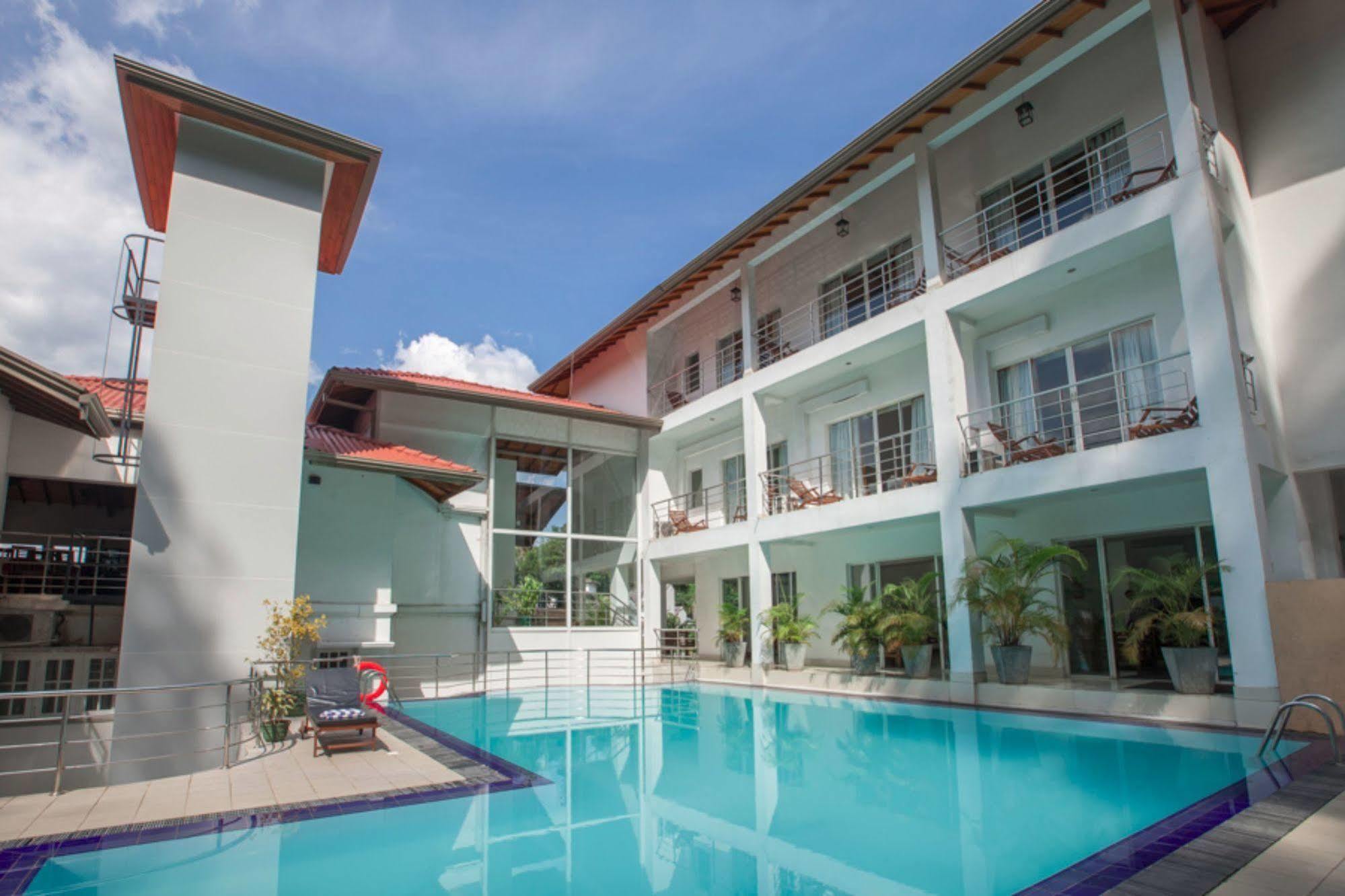 Senani Hotel Kandy Exterior photo